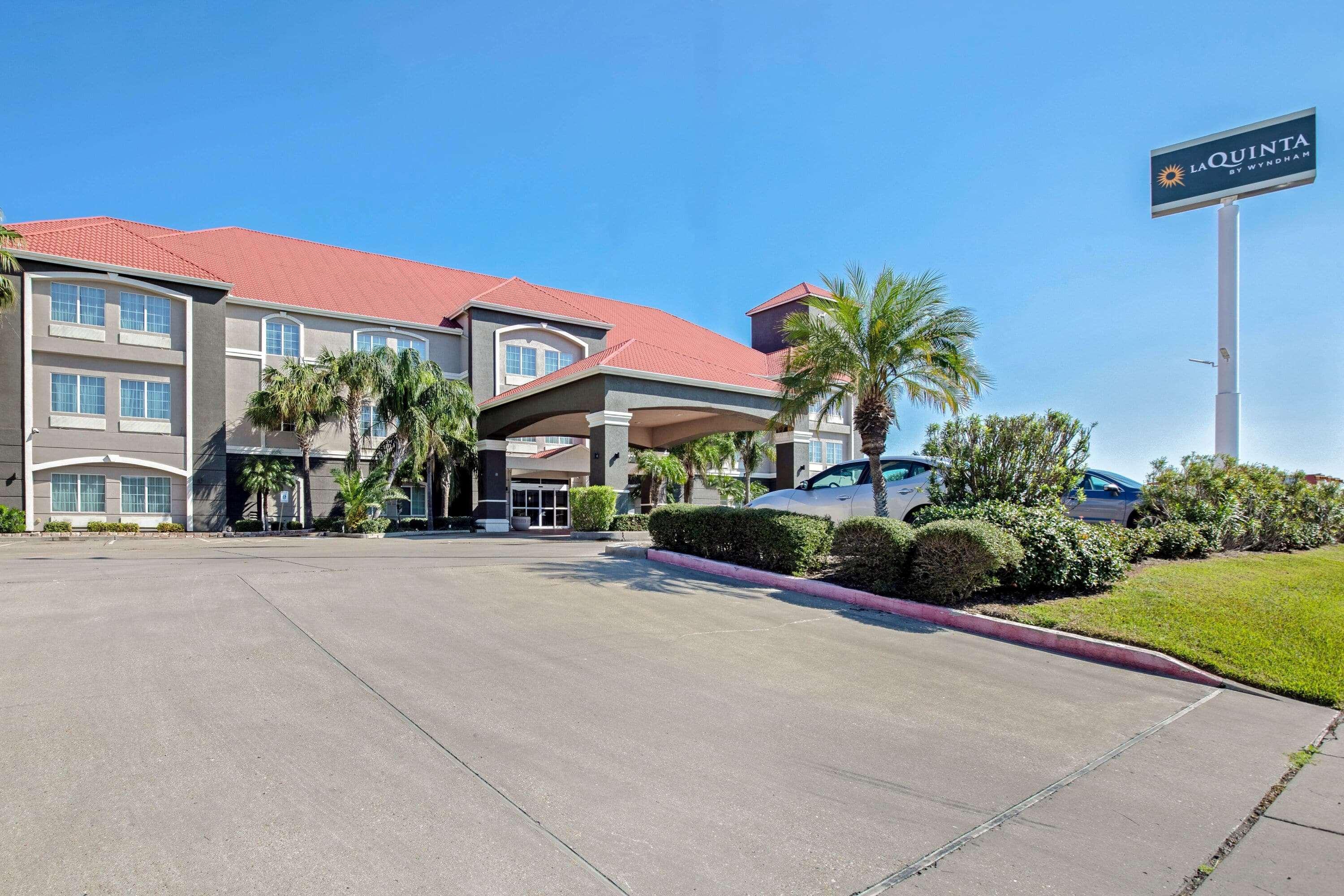 La Quinta By Wyndham Corpus Christi Airport Hotel Exterior foto